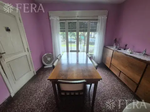 Venta casa 3 ambientes con cochera  en Quilmes Oeste