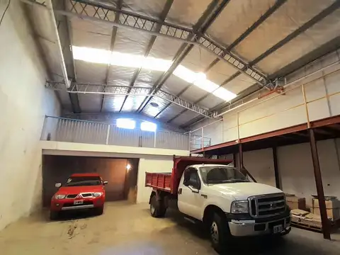 San Andrés - Amplio Galpón de 360 m2 cubiertos en impecable estado!