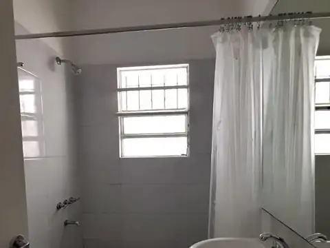 Casa en Alquiler en Hipodromo / Panamericana, $ 1.800.000