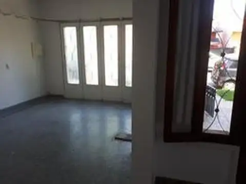 Casa en Alquiler con 1 cochera