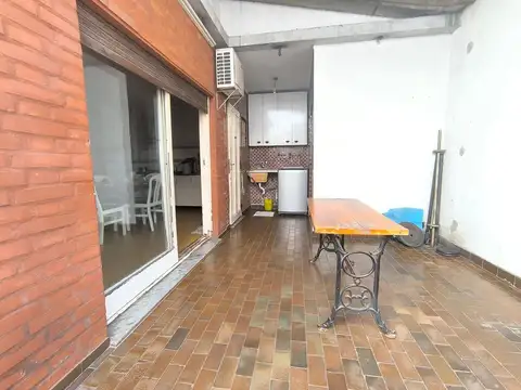 VENTA CASA 4 AMBIENTES COCHERA