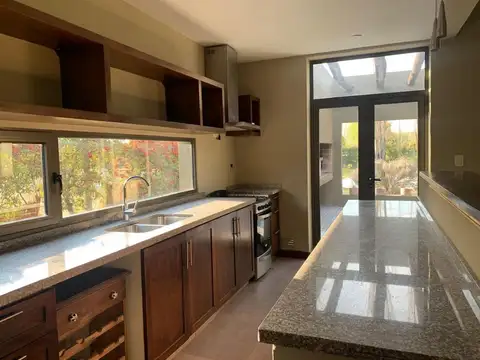 Casa en Venta en Lunlunta, USD 190.000