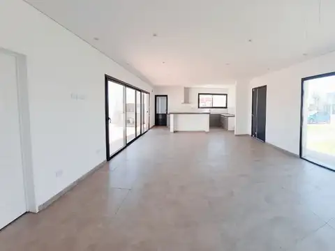 Casa 5 ambientes con 3 baños