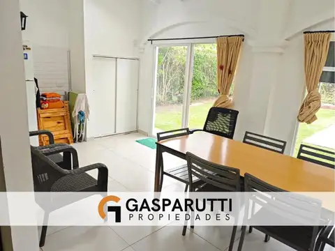 Casa en Alquiler con 3 cocheras