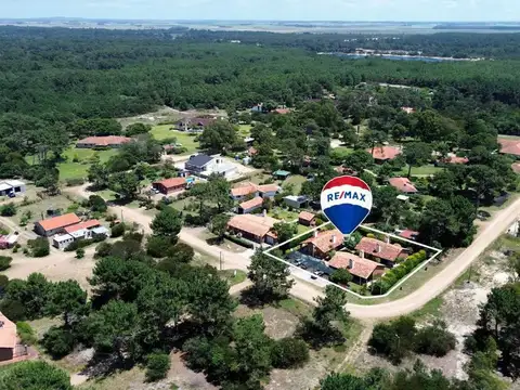 Casa 8 ambientes con 6 baños
