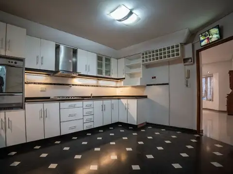 Casa 5 ambientes con 2 baños