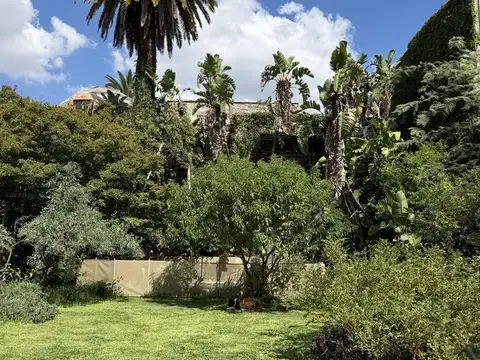 Casa de 8 ambientes 5 baños completos, doble dep. Jardin y pileta Belgrano