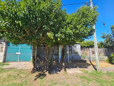 1 casa y dos departamentos en venta en Quilmes Oeste