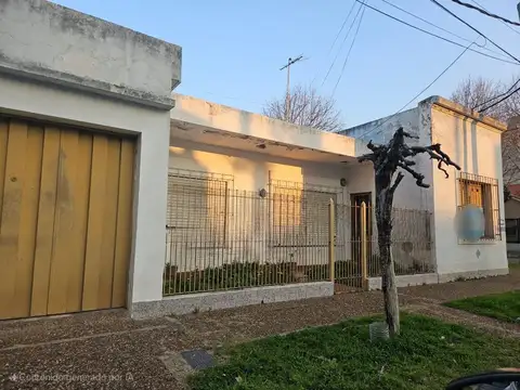VENTA CASA EN BARRIO PARQUE BERNAL