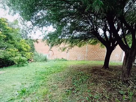 Casa en venta en Colonia Avellaneda 3 dormitorios 2 baños con fondo en esquina