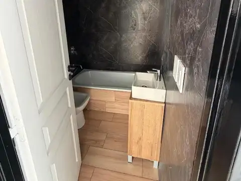 DEPARTAMENTO 2 AMBIENTES CON VESTIDOR Y COCHERA EN ALQUILER
