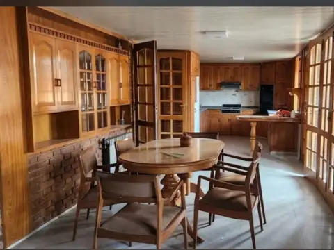 Casa 5 ambientes con 4 baños