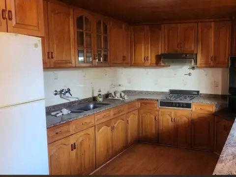 Casa en Alquiler con 3 cocheras