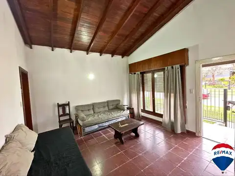 Casa 5 ambientes con 1 baño