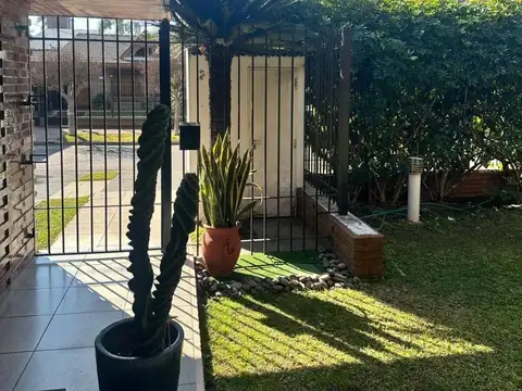 Casa 5 ambientes con 4 baños