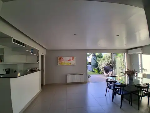 Casa 10 ambientes con 3 baños