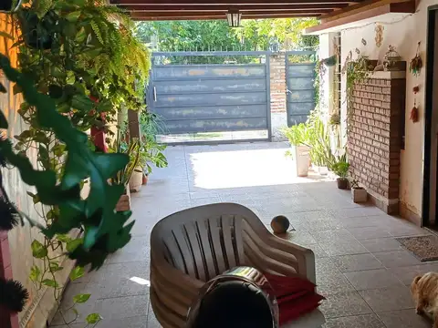 Casa 4 ambientes con 1 baño