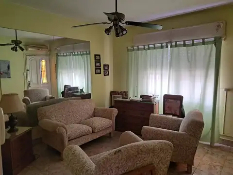 "MUY LINDA CASA CON DEPARTAMENTO INDEPENDIENTE"