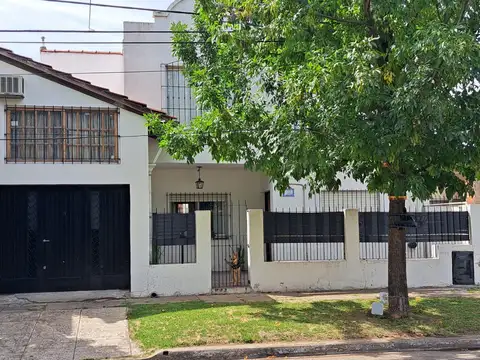 "MUY LINDA CASA CON DEPARTAMENTO INDEPENDIENTE"