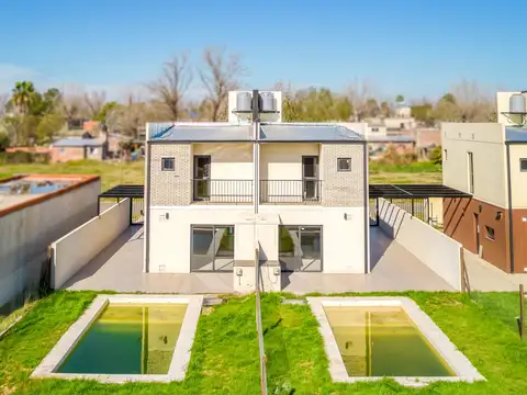 Casa en Venta con 2 cocheras