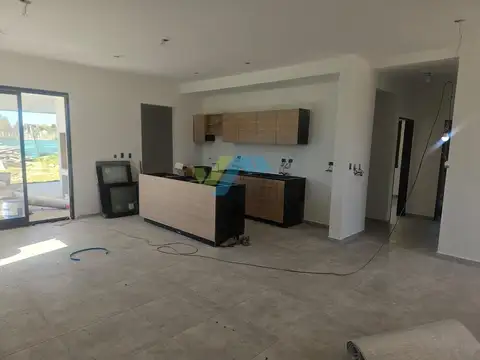 Casa en Alquiler con 2 cocheras