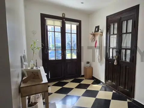 Venta de casa 7 ambientes en Barrio Santa Barbara - Tigre