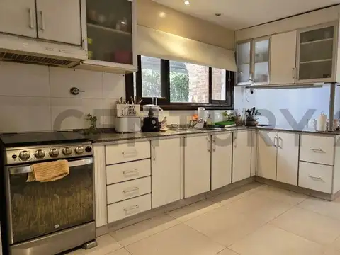 Venta de casa 7 ambientes en Barrio Santa Barbara - Tigre