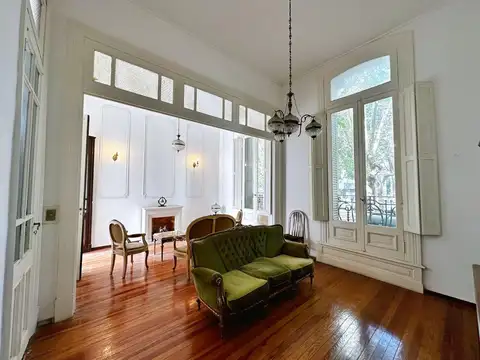 Casa en venta - 5 dormitorios 4 baños - 254mts2 - La Plata