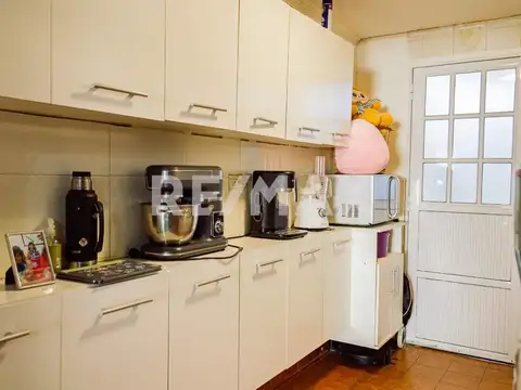 Casa 6 ambientes con 2 baños