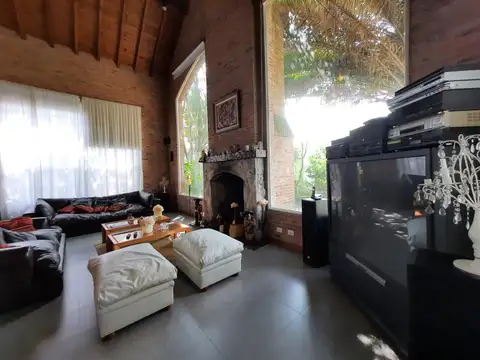 Casa en Venta con 5 cocheras