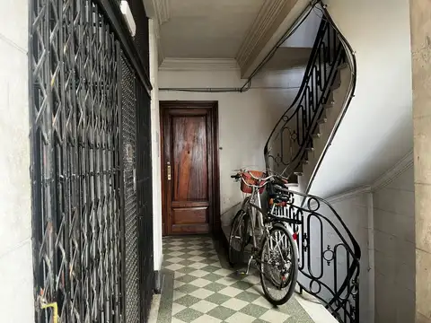 VENTA MONOAMB AMOBLADO EN MITICO EDIFICIO BENCICH