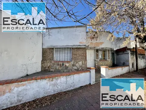 CASA DE DOS DORMITORIOS CON PATIO EN VENTA PERMUTA POR DEPARTAMENTO