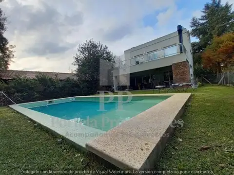 CASA EST. MINIMALISTA CON PILETA EN BARRIO PRIVADO