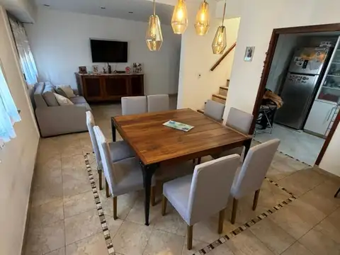 Hungria 1100, Piso pb