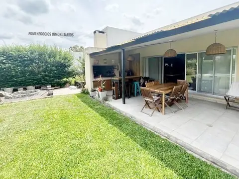 Casa 4 ambientes con 3 baños