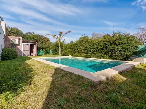 VENTA CASA CON QUINCHO Y PILETA