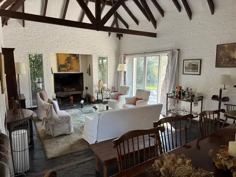 Casa en Venta con 3 cocheras