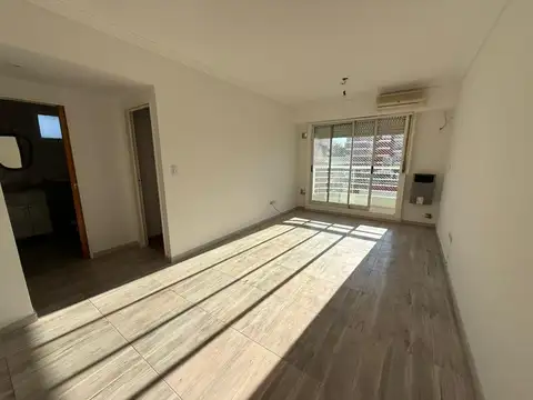 Departamento en  alquiler 2 ambientes con cochera en Villa Ballester