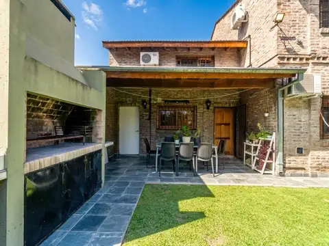 Depto Tipo Casa 6 ambientes con 2 baños