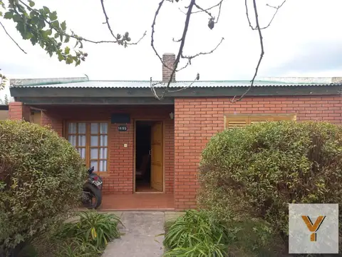 Casa en venta - 2 Dormitorios 1 Baño - Cocheras - 504Mts2 - Ayacucho