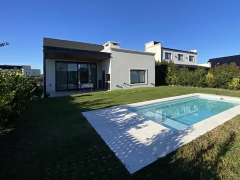 Casa en Venta 4 Ambientes en San Ramon - Pilar Del Este