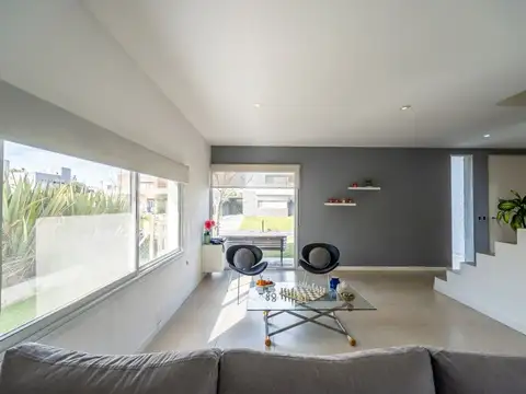 Casa 5 ambientes con 4 baños
