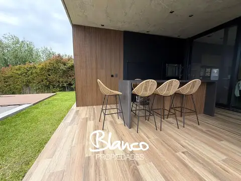 Casa en Alquiler 1 año