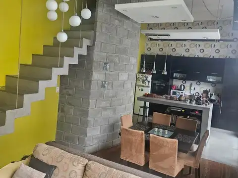 Depto Tipo Casa en Venta en Villa del Parque, USD 345.000