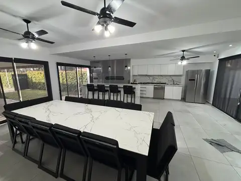 Venta casa de estilo 2.762 m2 de terreno en funes