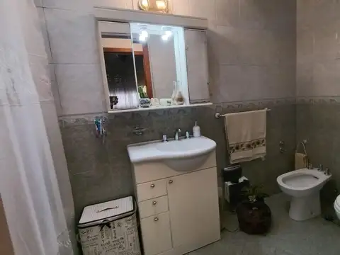 VENTA DE CASA TRES AMB CON COCHERA