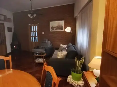 Casa 3 ambientes con 2 baños