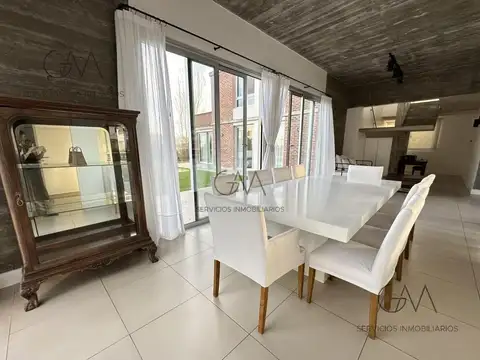 Casa 6 ambientes con 5 baños