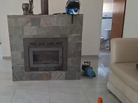 VENTA de casa de 2 dormitorios en Cipolletti.