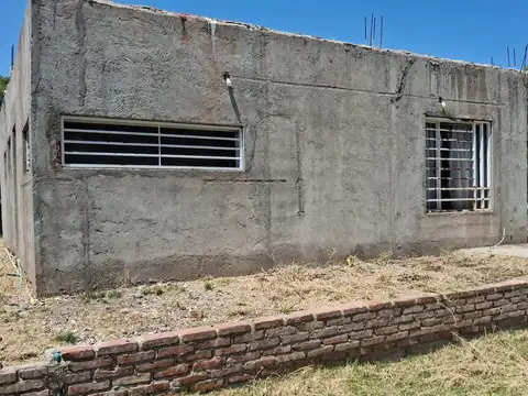 Casa en Alquiler con 3 cocheras